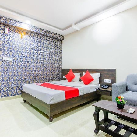Hotel Central Suites Бангалор Екстериор снимка