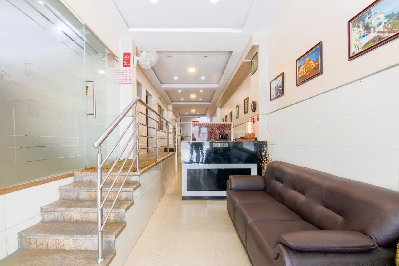 Hotel Central Suites Бангалор Екстериор снимка