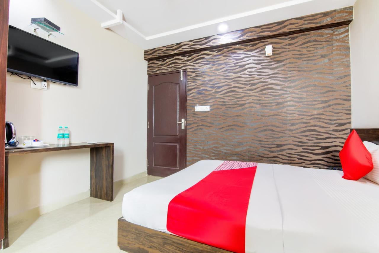 Hotel Central Suites Бангалор Екстериор снимка