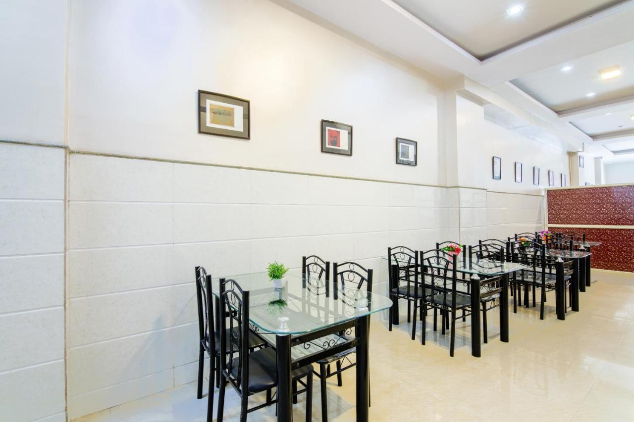 Hotel Central Suites Бангалор Екстериор снимка