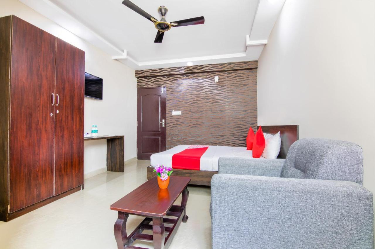 Hotel Central Suites Бангалор Екстериор снимка