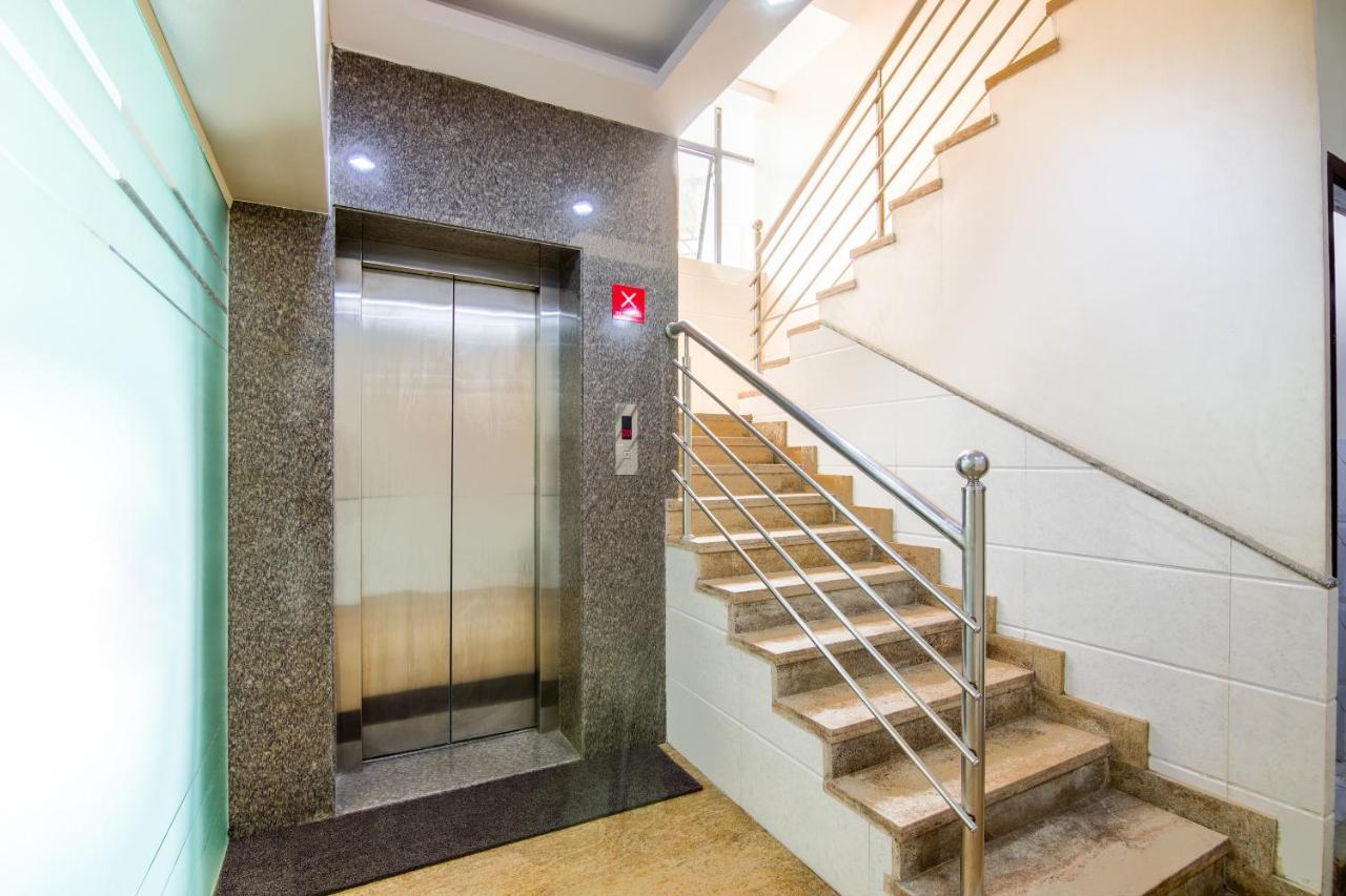 Hotel Central Suites Бангалор Екстериор снимка