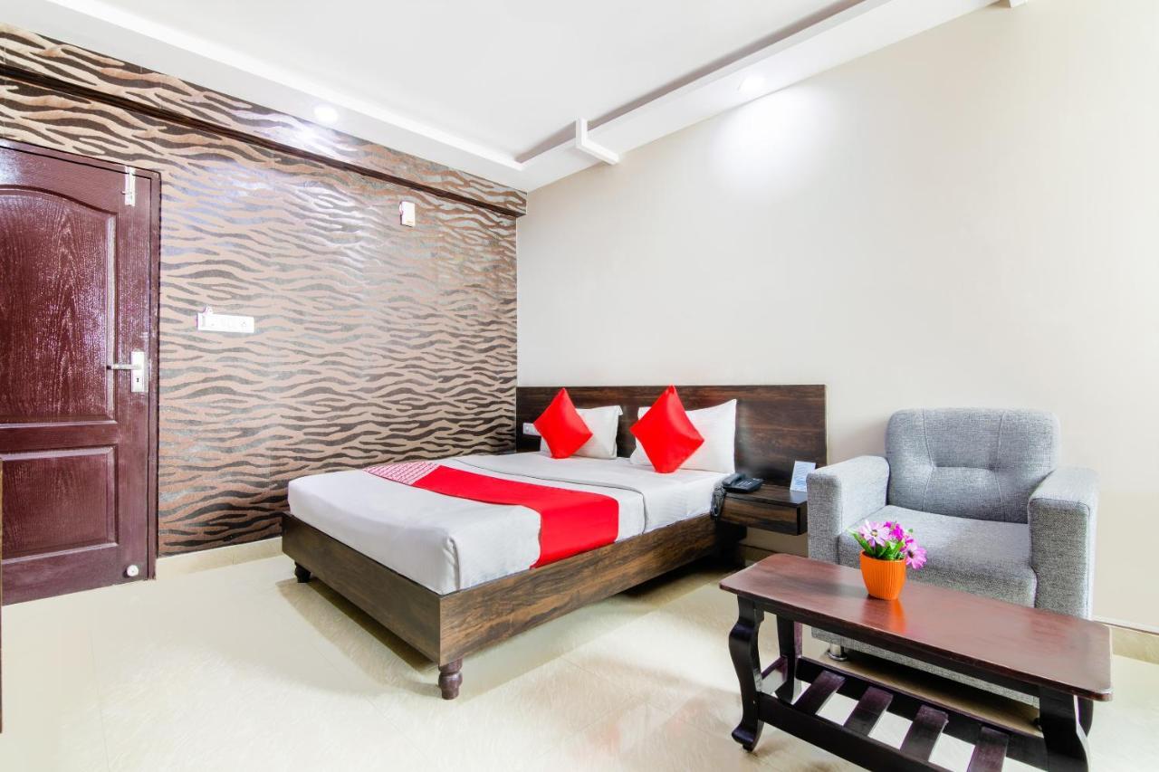 Hotel Central Suites Бангалор Екстериор снимка