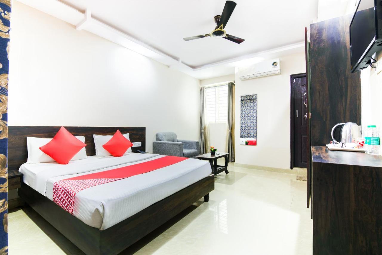 Hotel Central Suites Бангалор Екстериор снимка